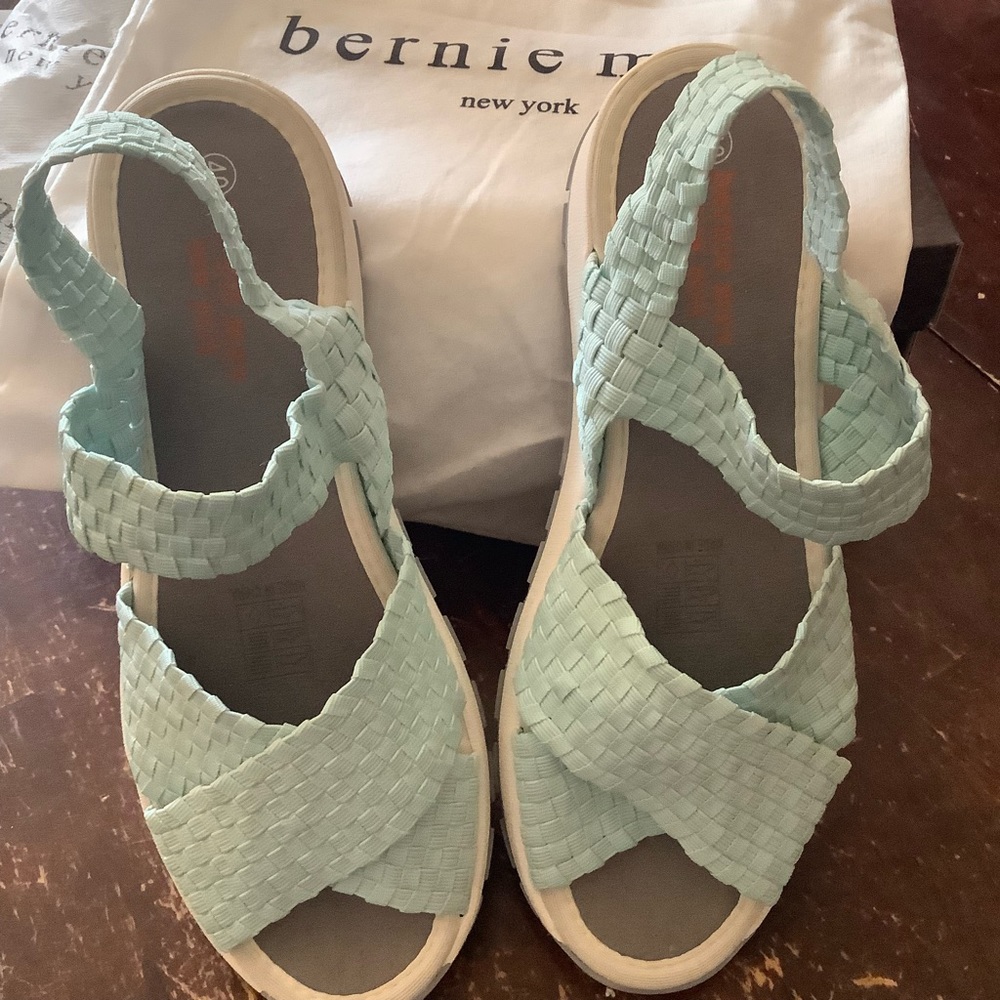 Bernie Mev Baby Blue stretchy Kaia sandal. NIB Womens 9-9.5 - Picture 2 of 10